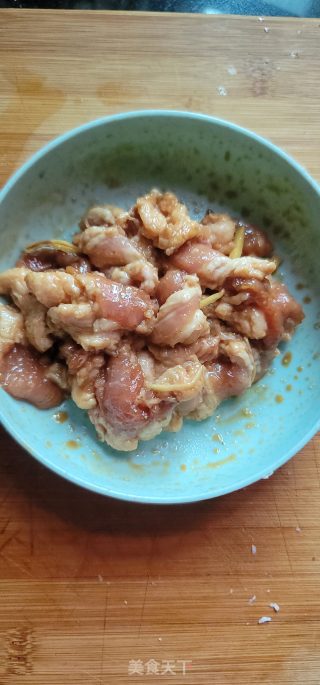 肉片炒藕条的做法步骤：2