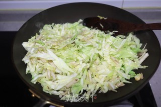 圆白菜炒菌菇的做法步骤：4