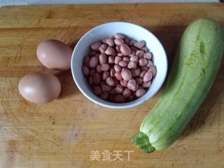 菜瓜拌鸡蛋丝花生米的做法步骤：1