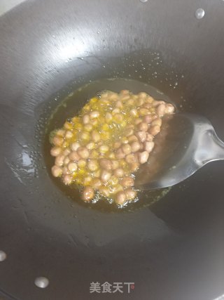 菜瓜拌鸡蛋丝花生米的做法步骤：10