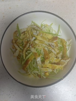 菜瓜拌鸡蛋丝花生米的做法步骤：11