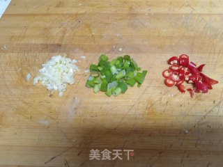菜瓜拌鸡蛋丝花生米的做法步骤：12