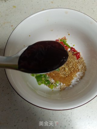 菜瓜拌鸡蛋丝花生米的做法步骤：16