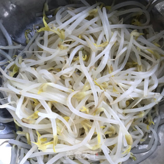 凉拌绿豆芽的做法步骤：1