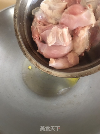 板栗焖鸡的做法步骤：4