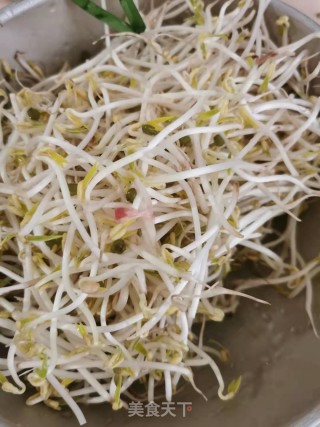 肉丝炒豆芽的做法步骤：1