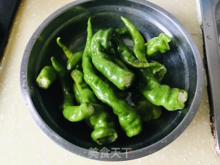 辣椒炒腊肠的做法步骤：2