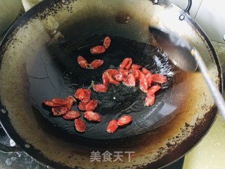 辣椒炒腊肠的做法步骤：3