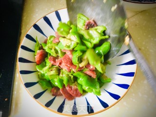 辣椒炒腊肠的做法步骤：7