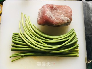 生炒肉丝蒜苔的做法步骤：1
