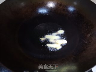 啤酒炖碎碎土鸡的做法步骤：1