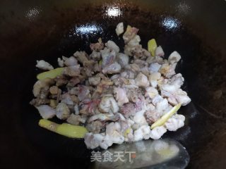 啤酒炖碎碎土鸡的做法步骤：3