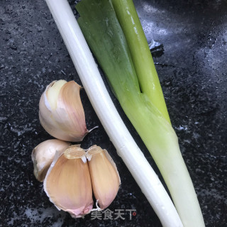 核桃油炒西葫芦的做法步骤：1