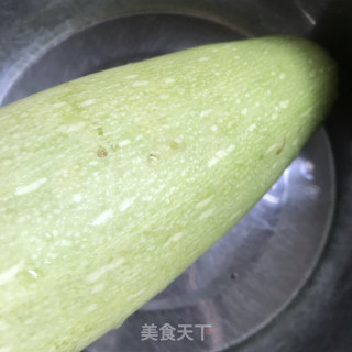 核桃油炒西葫芦的做法步骤：2