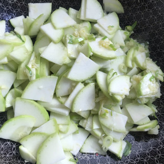 核桃油炒西葫芦的做法步骤：7