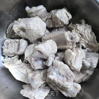 香辣排骨炖毛芋头的做法步骤：5