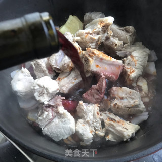 香辣排骨炖毛芋头的做法步骤：7