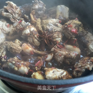 香辣排骨炖毛芋头的做法步骤：8