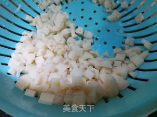 酸辣藕丁的做法步骤：1