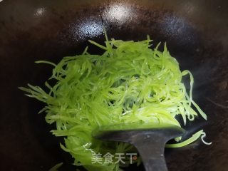 韭菜炒莴笋丝的做法步骤：3