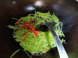 韭菜炒莴笋丝的做法步骤：4