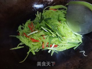 韭菜炒莴笋丝的做法步骤：5