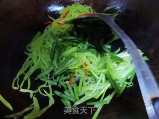 韭菜炒莴笋丝的做法步骤：6