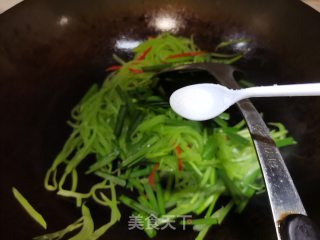 韭菜炒莴笋丝的做法步骤：7