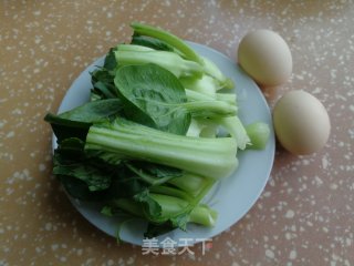 青菜炒荷包蛋的做法步骤：1