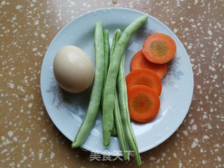 豆角煎蛋三明治的做法步骤：1