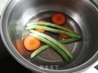 豆角煎蛋三明治的做法步骤：2