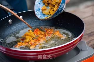 蟹黄捞面的做法步骤：4