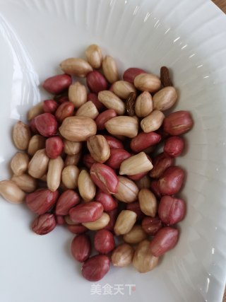 肉末花生焖豆角干的做法步骤：1