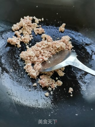 肉末花生焖豆角干的做法步骤：5