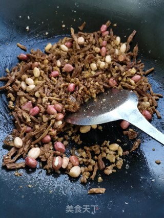 肉末花生焖豆角干的做法步骤：9