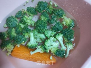 鲜虾西蓝花沙拉的做法步骤：4