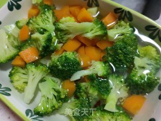 鲜虾西蓝花沙拉的做法步骤：7