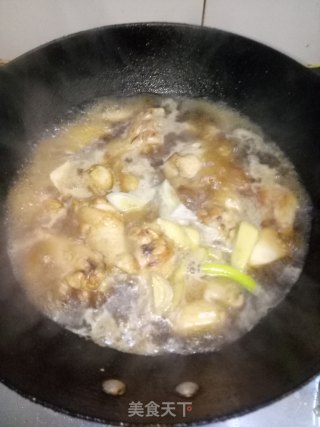 杏鲍菇烧翅根的做法步骤：5