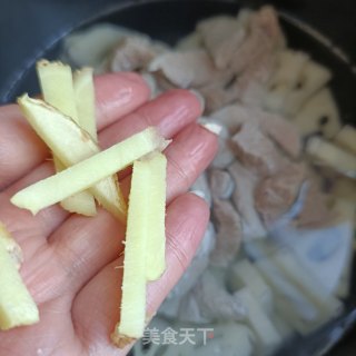 莲藕炖精肉的做法步骤：10