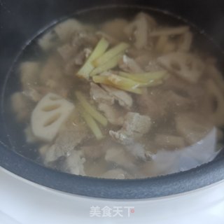 莲藕炖精肉的做法步骤：12