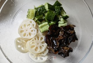 木耳黄瓜拌莲藕的做法步骤：7