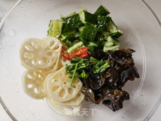 木耳黄瓜拌莲藕的做法步骤：8