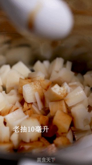 快手藕丁，孜然咸鲜超下饭，几块钱就能炒一大盘的做法步骤：4
