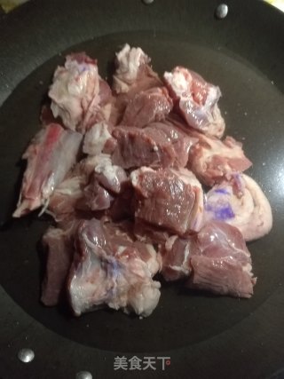 萝卜炖羊肉的做法步骤：2
