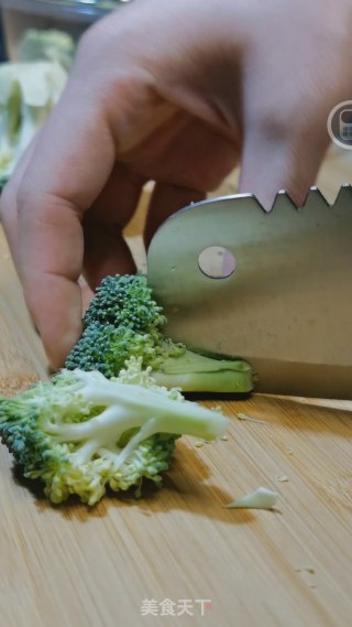 清炒时蔬的做法步骤：1