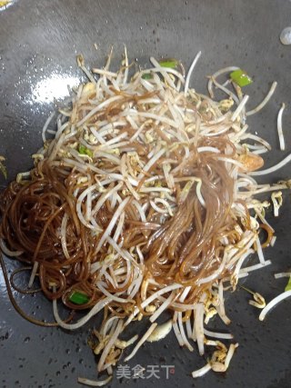 豆芽鸡蛋炒粉条的做法步骤：10