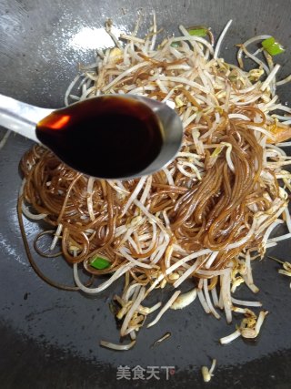 豆芽鸡蛋炒粉条的做法步骤：12