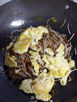 豆芽鸡蛋炒粉条的做法步骤：14