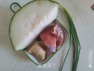 冬瓜瘦肉汤的做法步骤：1