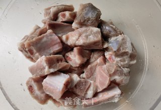 板栗炖排骨的做法步骤：2
